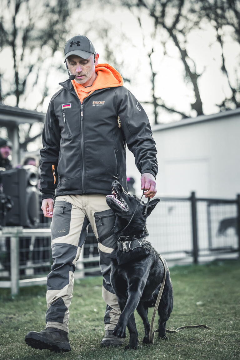 Tobias Oleynik heeling with his black German Shepherd